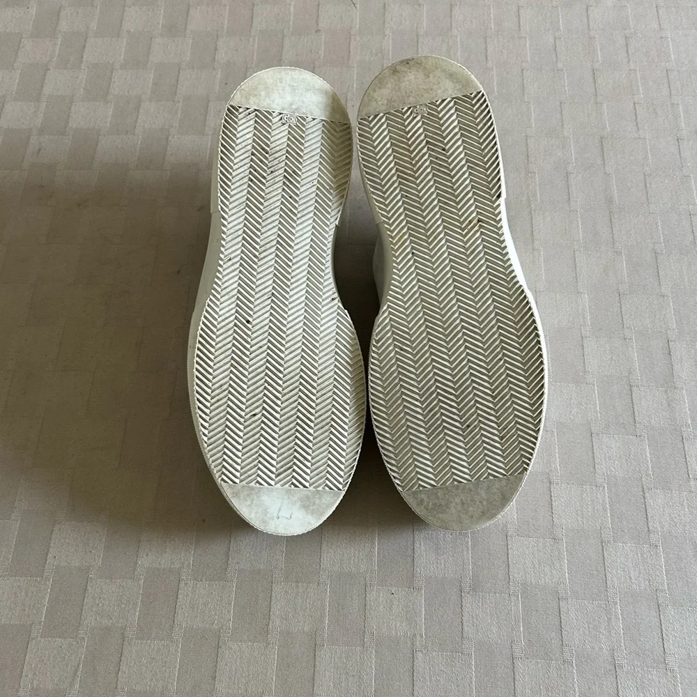 P448 Thea Perforated Platform Sneakers